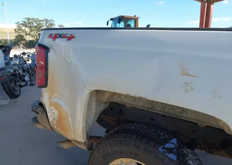 2017 Chevrolet Silverado 1500 Wt z USA, uszkodzony, nr VIN 1GCVKNEC7HZ359742